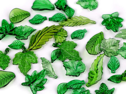 Nuotrauka su plastikiniais lapeliais-karoliukais – įvairių formų ir dydžių MIX – pasiekiama internete Šarlotės audiniai