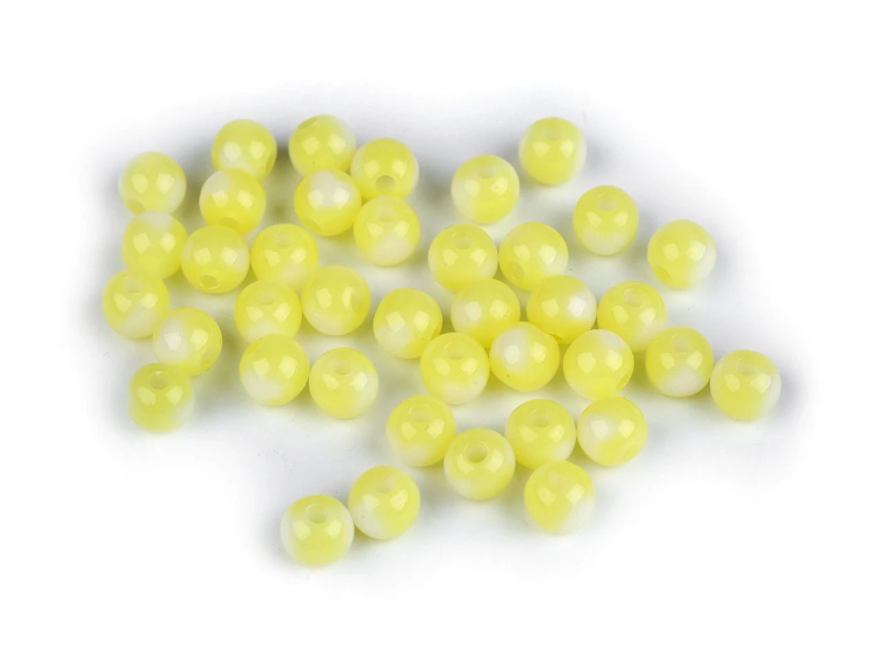Paveikslėlis su plastikiniais karoliukais su širdele Ø8 mm – šviesiai geltoni – prieinama internete Šarlotės audiniai