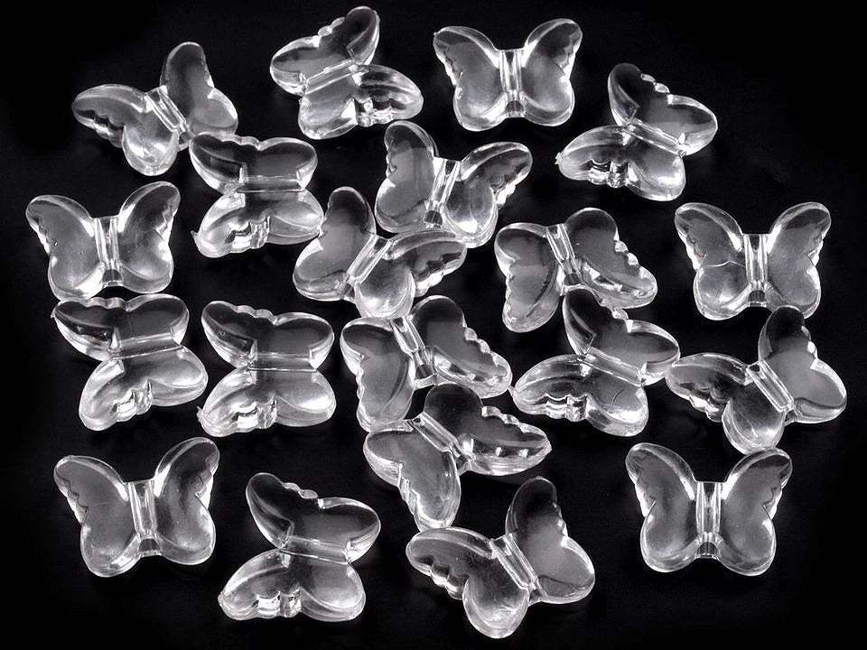 Paveikslėlis su plastikiniais drugelio formos karoliukais – galima įsigyti internetu „Šarlotes audumi“