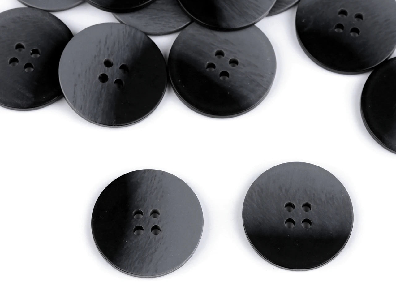 alt
Image with buttons with an ombre effect, elegant gradient design, Ø 21 mm - 28 mm – available at Šarlotes audumi