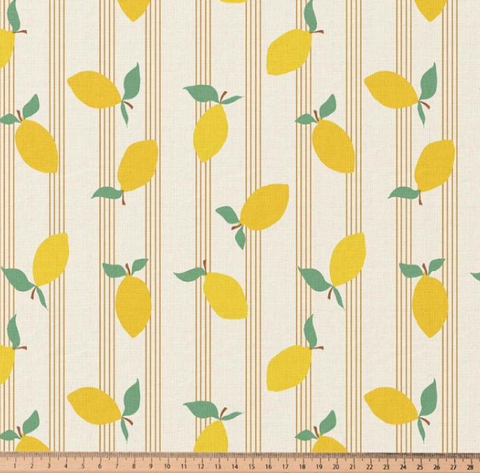 Image en tissu 100 % coton premium - citrons en fines lignes 115 g/m² – disponible chez Šarlotes audumi