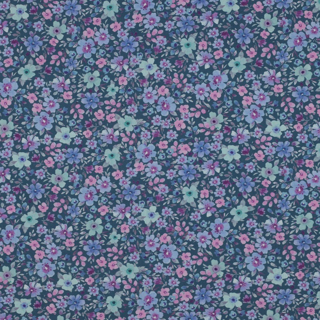 Image de tissu Premium 100 % coton - petites fleurs sur fond pétrole 110 g/m² – disponible chez Charlotte