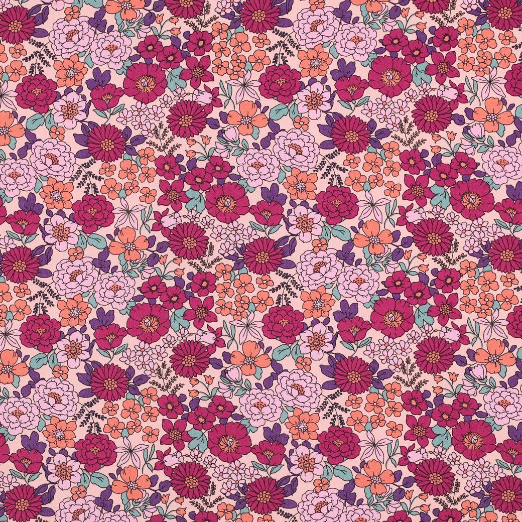 Image of premium 100% cotton fabric with pink floral motif 110 g/m² – available at Šarlotes audumi