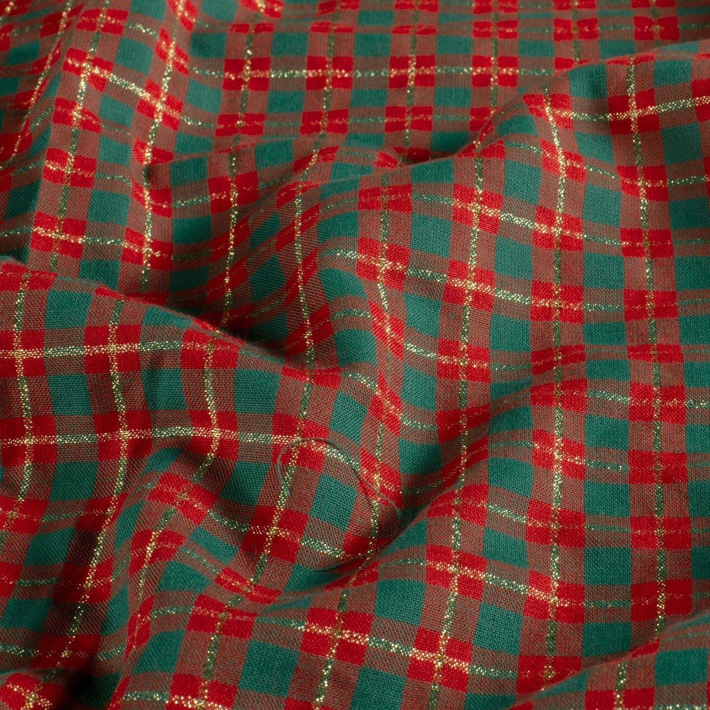 Image of premium 100% cotton fabric—Scottish check with gold accents, 120 g/m², available online at Šarlotes audumi