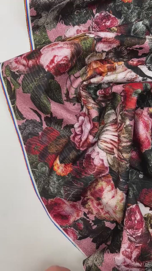 Italijos dvigubo pynimo audinys paltams – įvairiaspalvis gėlių raštas | 55% poliamidas, 45% akrilas | 420 g/m² | 145 cm