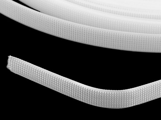Rigilene poliesterio korseto juostelės nuotrauka – siuvama korseto juosta, 8 mm – balta – galima įsigyti internetu Šarlotes audumi