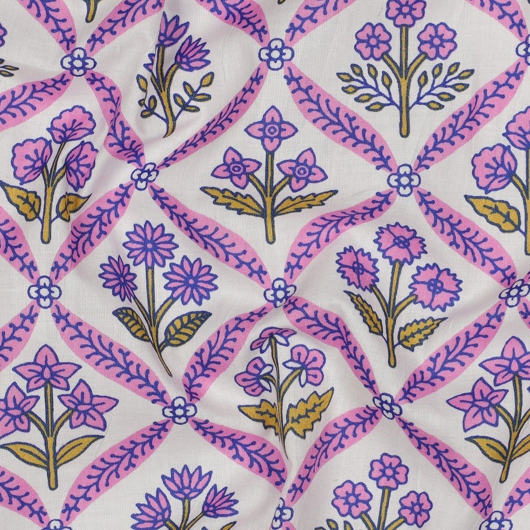 Tissu en coton 100 % imprimé à la main - motif lilas 110 g/m² – disponible chez Šarlotes audumi
