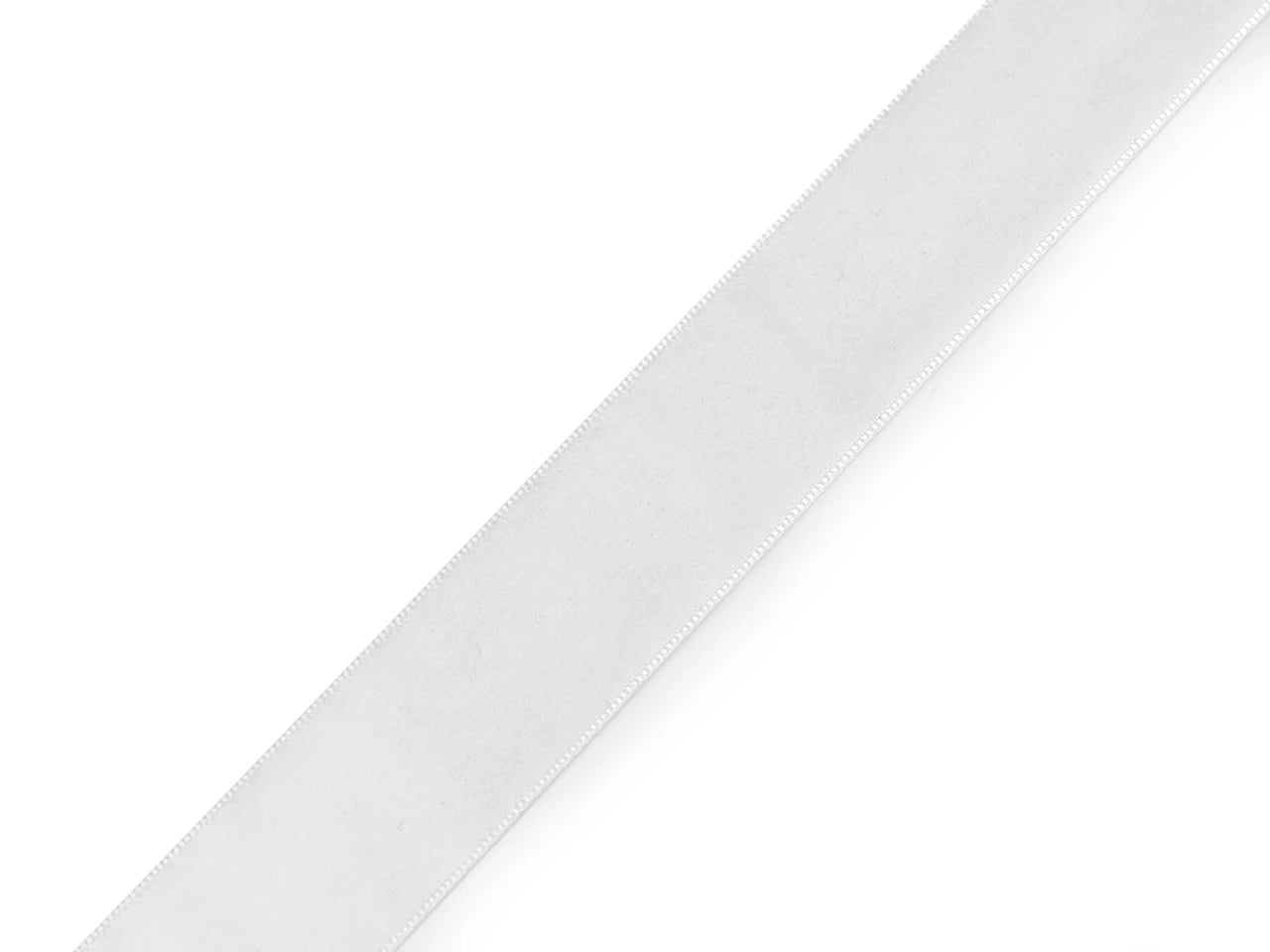 Attēls ar Samta lente 25 mm - balta – pieejams Šarlotes audumi