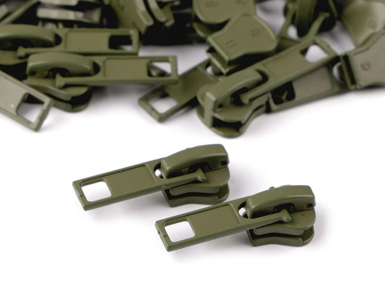 Attēls ar Slīdnis, kuģītis plastmasas rāvējslēdzējam Nr.5|dažādu toņu – pieejams Šarlotes audumi