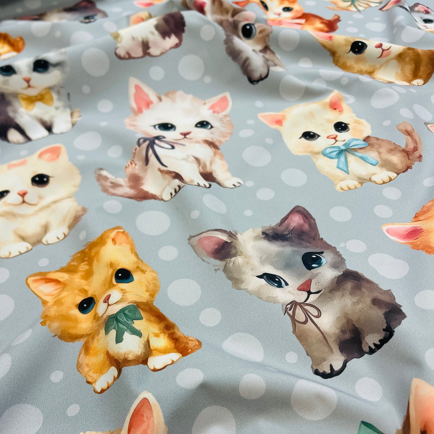 Attēls ar Softshell audums - kaķi 300 g/m² – pieejams Šarlotes audumi