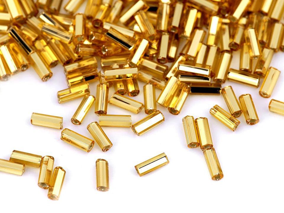 Attēls ar Stikla stienīšu pērlītes (Bugle Beads) | 4,5 mm | Preciosa| dažādas krāsas – pieejams Šarlotes audumi