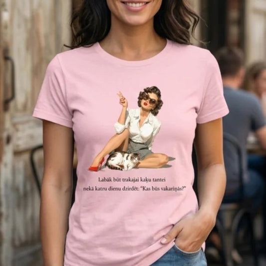 Attēls ar T - krekls “Labāk būt trakajai kaķu tantei nekā katru dienu dzirdēt: “Kas būs vakariņās?” – pieejams Šarlotes audumi
