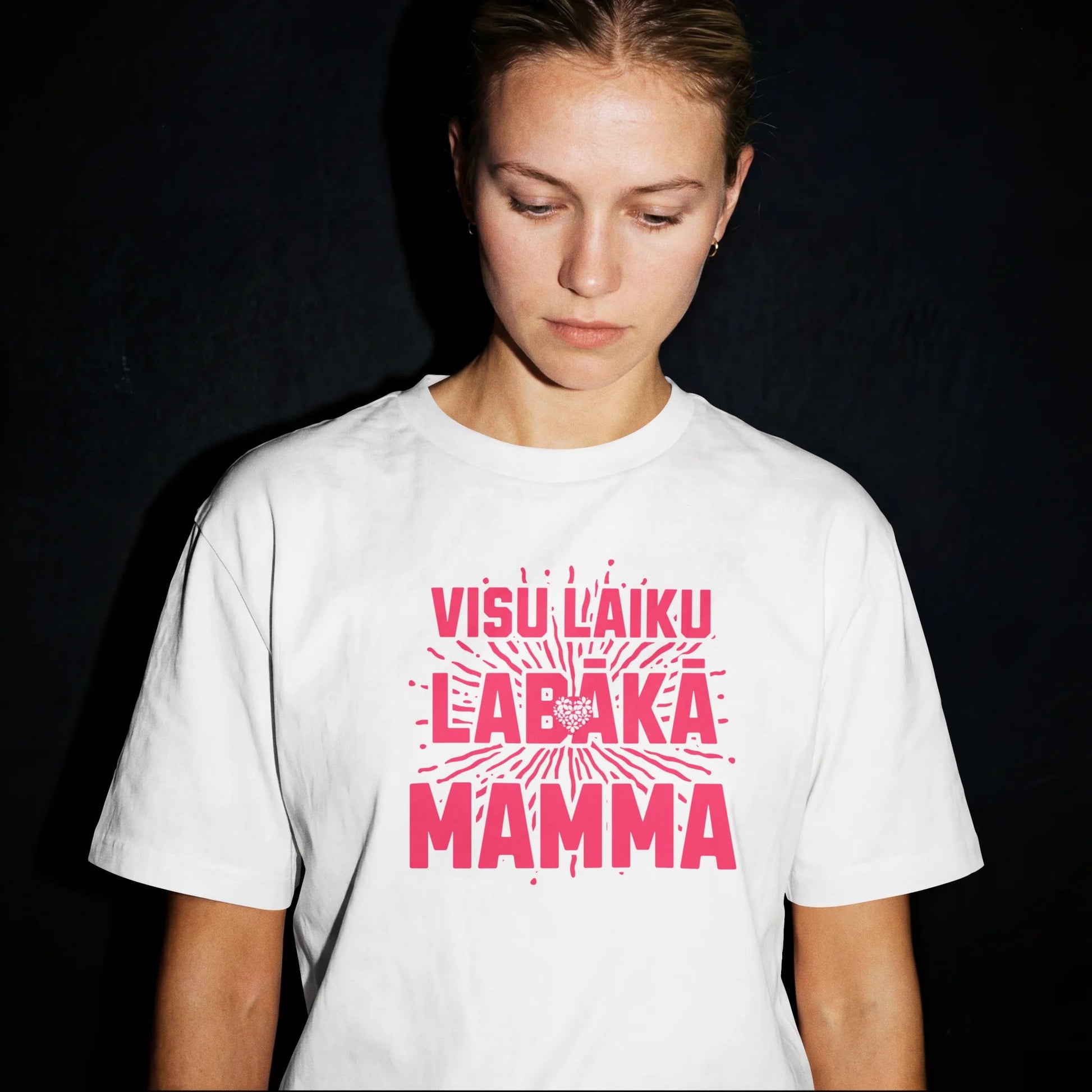 Marškinėliai su užrašu „Visų laikų geriausia mama“ – prieinami Šarlotės audiniai