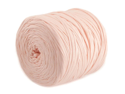 Attēls ar T - kreklu | Spageti dzijas - 700g / 120m – pieejams Šarlotes audumi