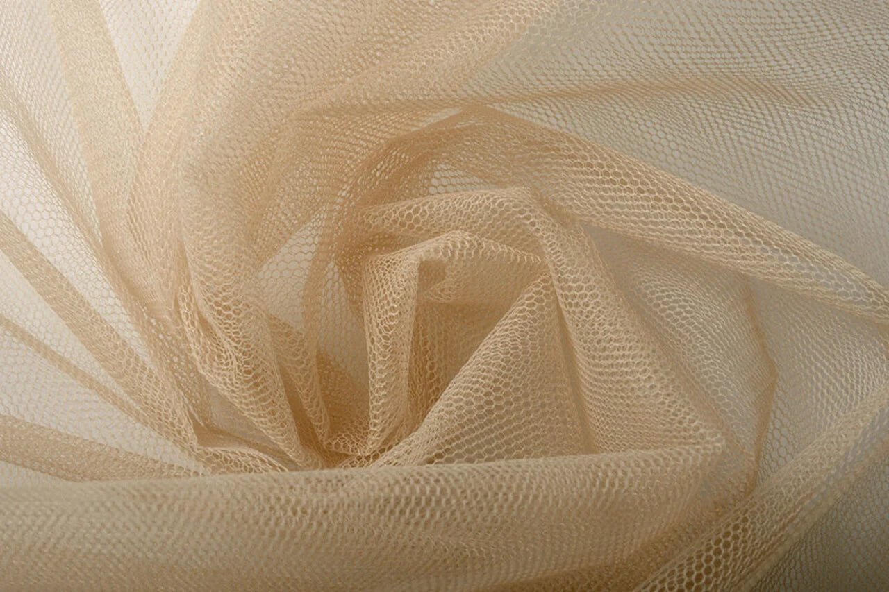 Attēls ar Tills stingrs – grauzdētas mandeles tonis | 100% neilons |20 g/m² 150 cm – pieejams Šarlotes audumi