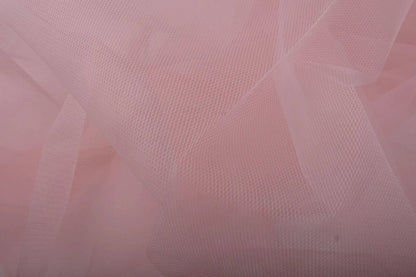 Tulle rigide – vieux rose | 100 % nylon | 20 g/m² 150 cm – disponible chez Šarlotes audumi