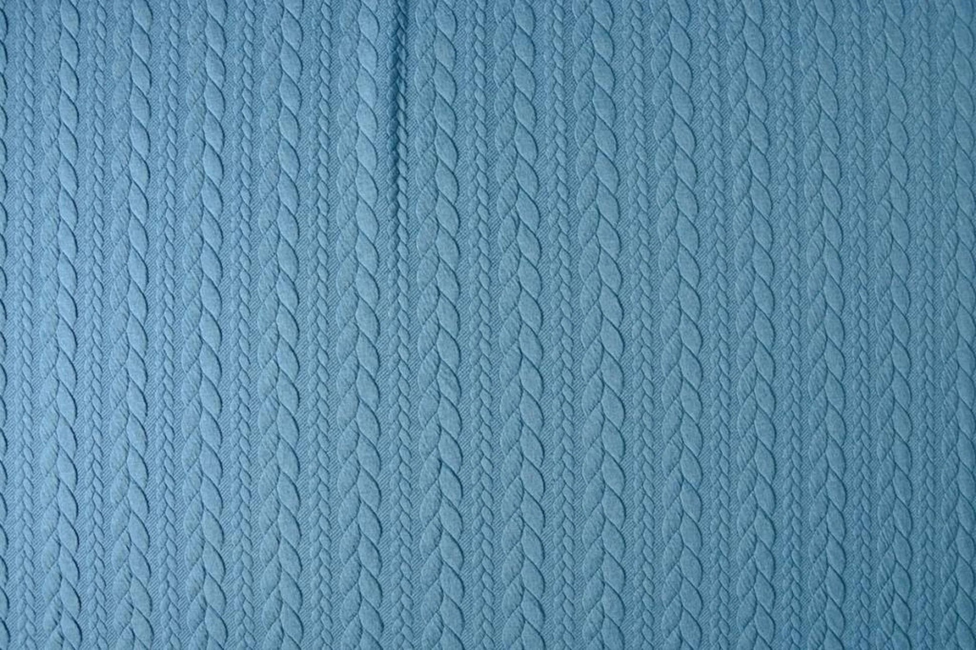 Attēls ar Trikotāžas audums ar adījuma rakstu - zilas pīnes 340 g/m² – pieejams Šarlotes audumi