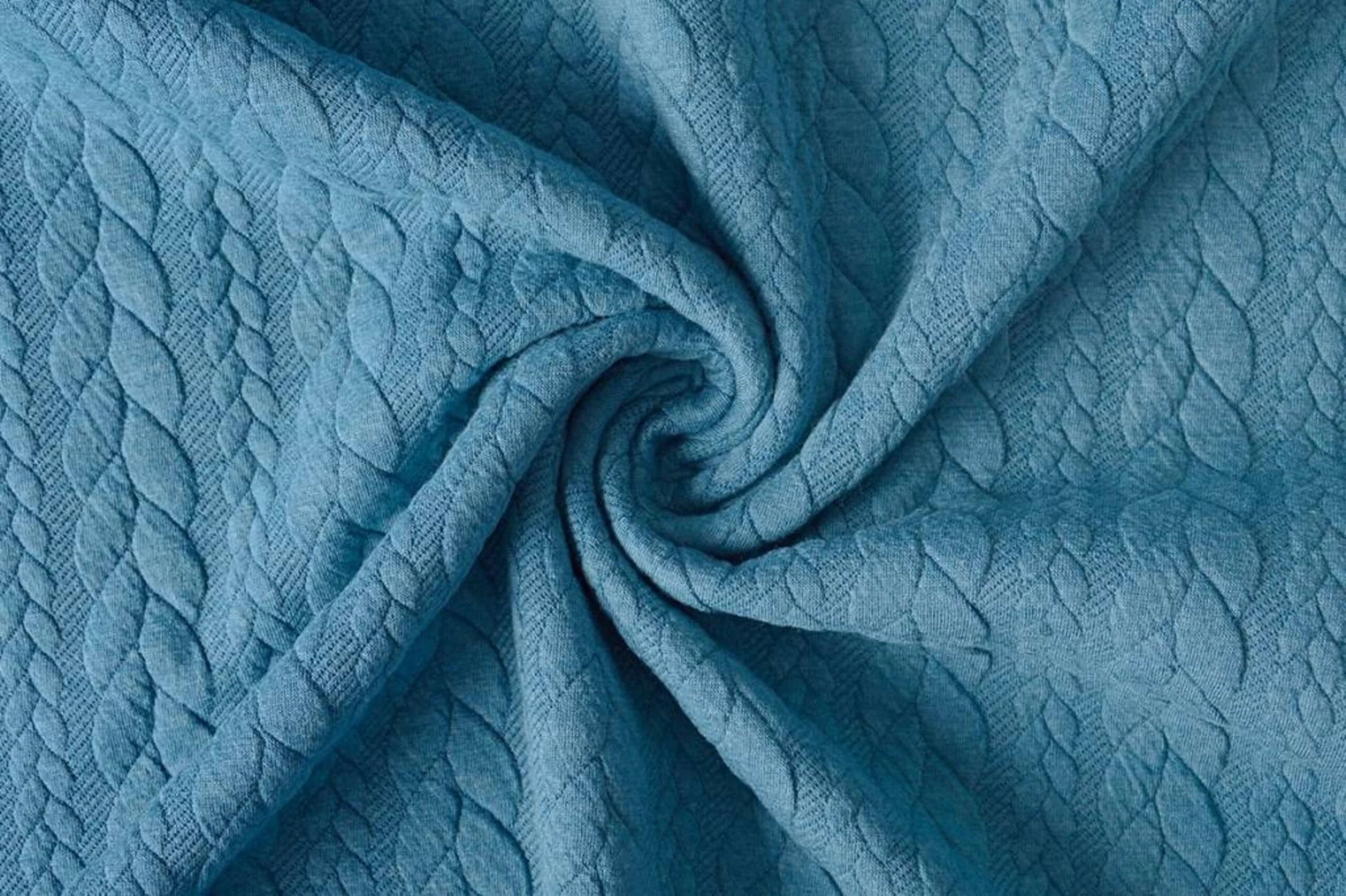 Attēls ar Trikotāžas audums ar adījuma rakstu - zilas pīnes 340 g/m² – pieejams Šarlotes audumi