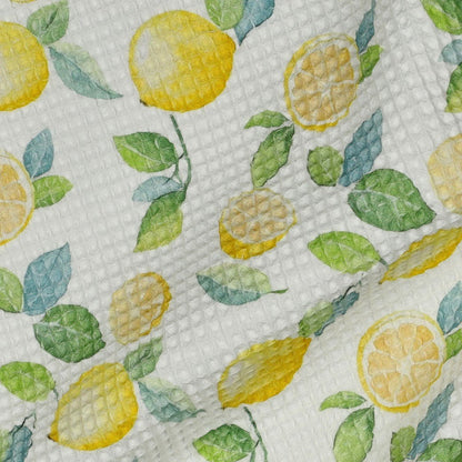 Image de tissu gaufré - citrons 185 g/m² – disponible chez Šarlotes audumi