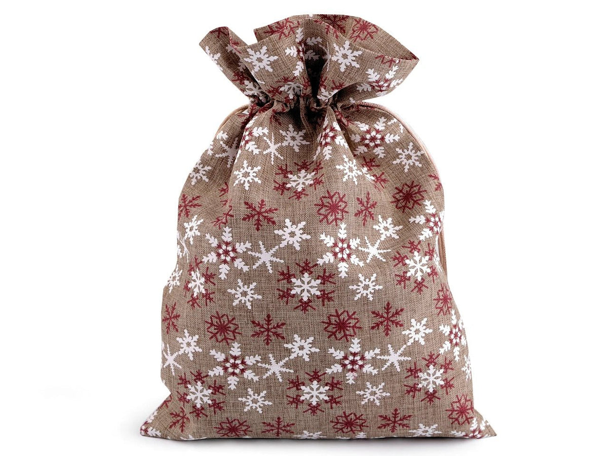 Attēls ar Ziemassvētku dāvanu maisiņš ar sniegpārslām 20 × 30 cm – pieejams internetā Šarlotes audumi