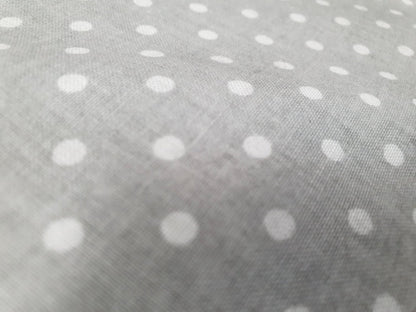 100 % tissu en coton à pois blancs sur fond gris (4 mm) 130 g/m²