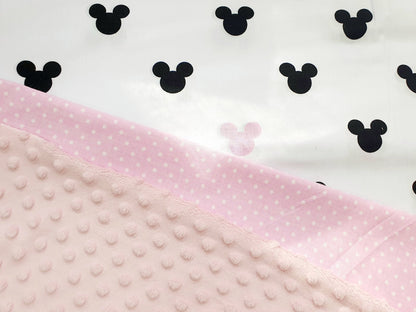 100% Baumwollstoff – weiße Punkte auf rosa Hintergrund (4 mm) 130 g/m²