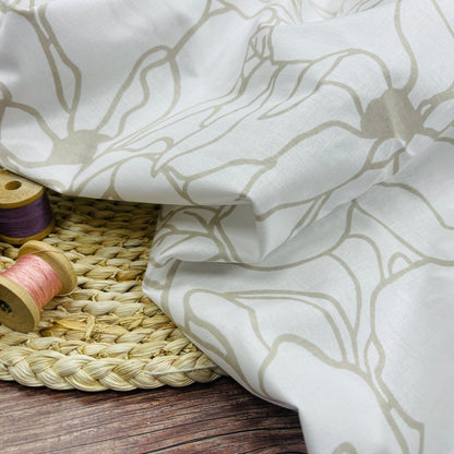 100 % tissu en coton, motif floral beige sur fond blanc 130 g/m²
