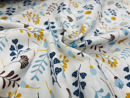 Tissu 100 % coton - petits motifs de fleurs bleues, 125 g/m²