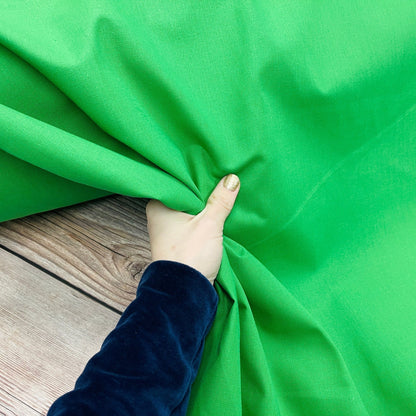 Tissu 100 % coton vert herbe 220 cm 146 g/m²