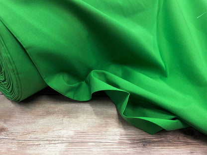 Tissu 100 % coton vert herbe 220 cm 146 g/m²