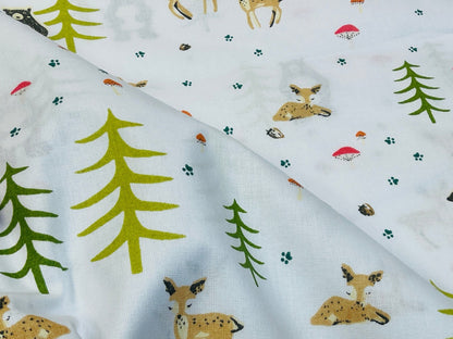 100 % tissu en coton - animaux dans les sapins 130 g/m²