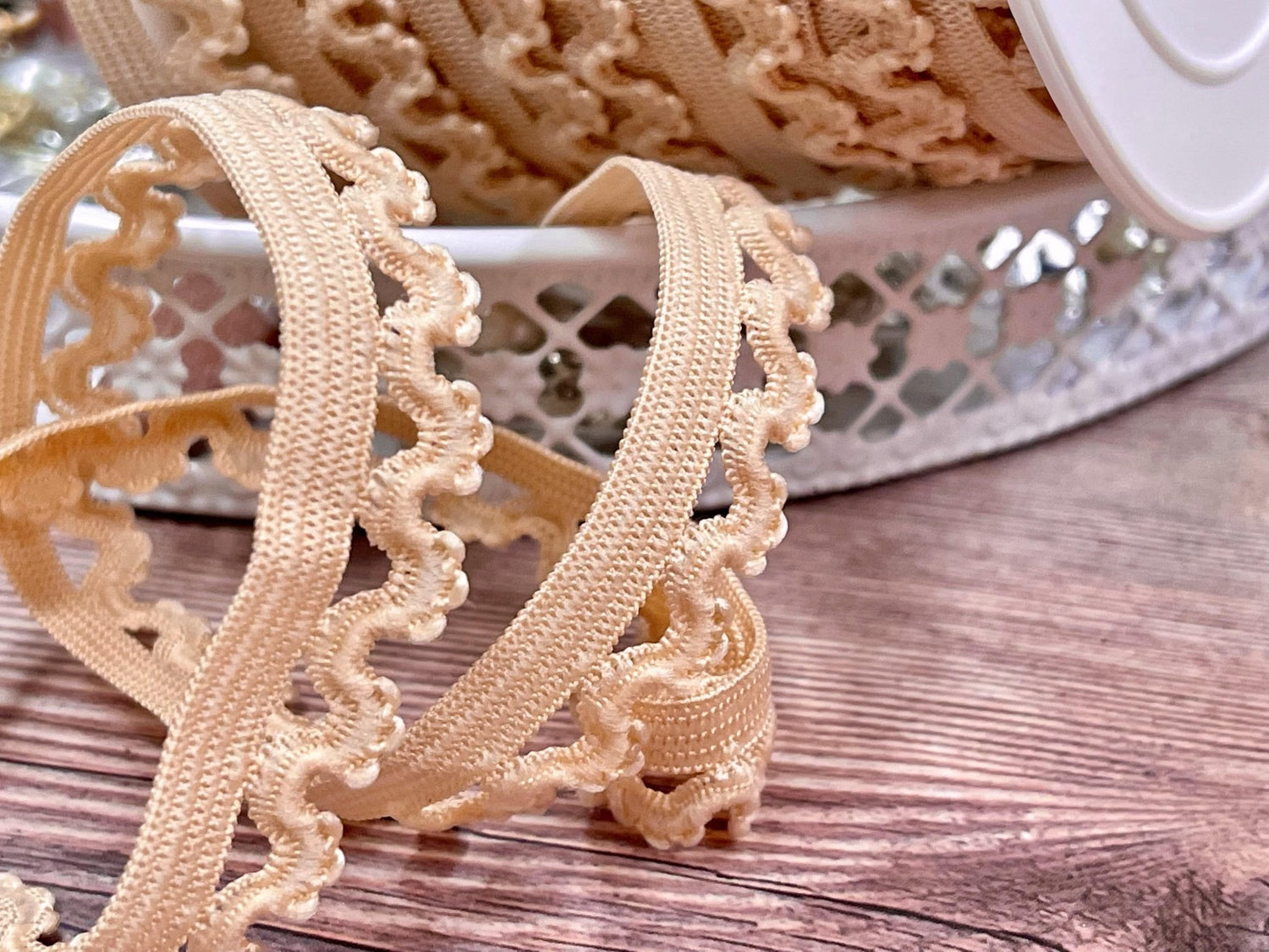 Guminukai su nėriniais